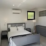 Nyaraló Coolhouses Algarve, Luz, 3 Bed Villa, 1 Bed Studio, Heated Pool & Jacuzzi, Sea Views, Casa Pequena Luz