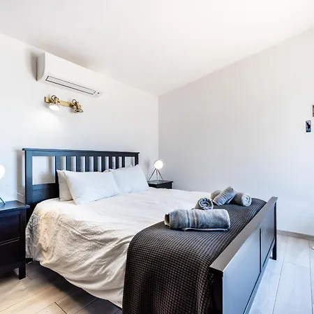 Σπίτι διακοπών Coolhouses Algarve, Luz, 3 Bed Villa, 1 Bed Studio, Heated Pool & Jacuzzi, Sea Views, Casa Pequena