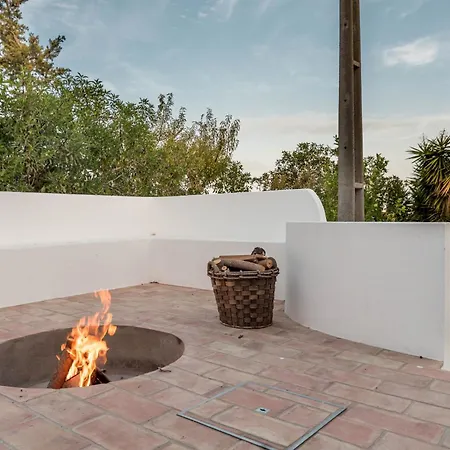 Coolhouses Algarve, Luz, 3 Bed Villa, 1 Bed Studio, Heated Pool & Jacuzzi, Sea Views, Casa Pequena Prázdninový dům