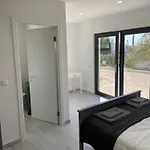 Coolhouses Algarve, Luz, 3 Bed Villa, 1 Bed Studio, Heated Pool & Jacuzzi, Sea Views, Casa Pequena