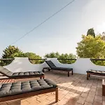 Coolhouses Algarve, Luz, 3 Bed Villa, 1 Bed Studio, Heated Pool & Jacuzzi, Sea Views, Casa Pequena بيت للعطل *