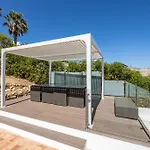 بيت للعطل Coolhouses Algarve, Luz, 3 Bed Villa, 1 Bed Studio, Heated Pool & Jacuzzi, Sea Views, Casa Pequena