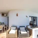 Coolhouses Algarve, Luz, 3 Bed Villa, 1 Bed Studio, Heated Pool & Jacuzzi, Sea Views, Casa Pequena *
