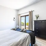 Coolhouses Algarve, Luz, 3 Bed Villa, 1 Bed Studio, Heated Pool & Jacuzzi, Sea Views, Casa Pequena