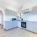 بيت للعطل Coolhouses Algarve, Luz, 3 Bed Villa, 1 Bed Studio, Heated Pool & Jacuzzi, Sea Views, Casa Pequena Luz