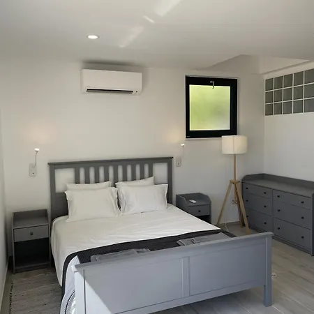Hébergement de vacances Coolhouses Algarve, Luz, 3 Bed Villa, 1 Bed Studio, Heated Pool & Jacuzzi, Sea Views, Casa Pequena Luz
