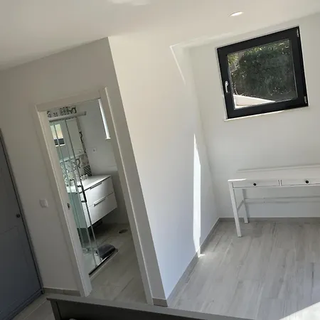 Coolhouses Algarve, Luz, 3 Bed Villa, 1 Bed Studio, Heated Pool & Jacuzzi, Sea Views, Casa Pequena *
