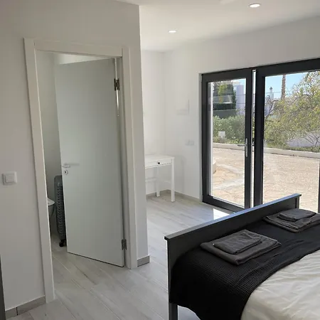 Coolhouses Algarve, Luz, 3 Bed Villa, 1 Bed Studio, Heated Pool & Jacuzzi, Sea Views, Casa Pequena