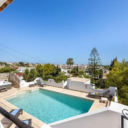Vakantiehuis Coolhouses Algarve, Luz, 3 Bed Villa, 1 Bed Studio, Heated Pool & Jacuzzi, Sea Views, Casa Pequena
