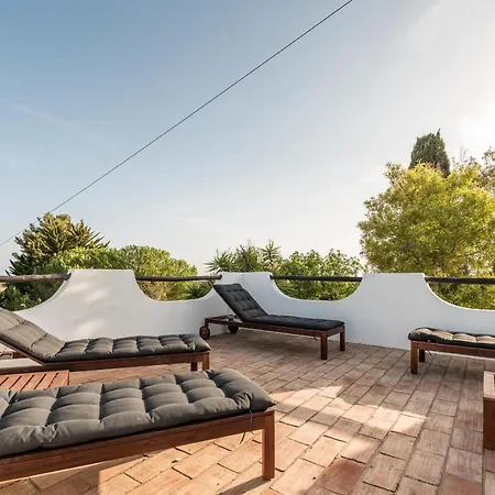 Coolhouses Algarve, Luz, 3 Bed Villa, 1 Bed Studio, Heated Pool & Jacuzzi, Sea Views, Casa Pequena Vakantiehuis *