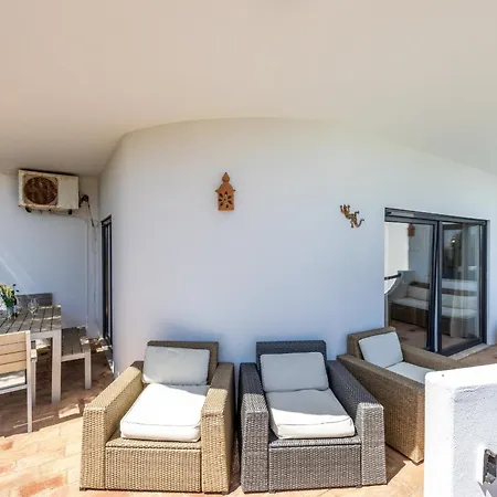 Coolhouses Algarve, Luz, 3 Bed Villa, 1 Bed Studio, Heated Pool & Jacuzzi, Sea Views, Casa Pequena *