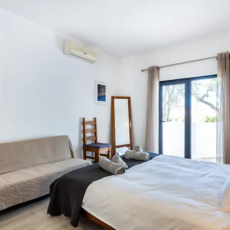 Coolhouses Algarve, Luz, 3 Bed Villa, 1 Bed Studio, Heated Pool & Jacuzzi, Sea Views, Casa Pequena * Senhora da Luz