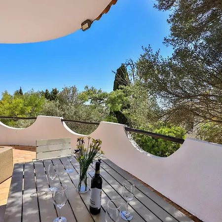 Coolhouses Algarve, Luz, 3 Bed Villa, 1 Bed Studio, Heated Pool & Jacuzzi, Sea Views, Casa Pequena Vakantiehuis *