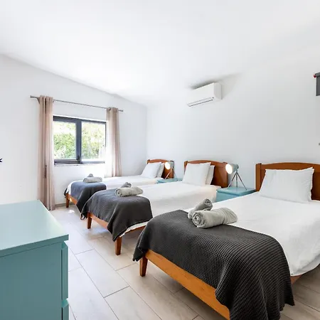 Coolhouses Algarve, Luz, 3 Bed Villa, 1 Bed Studio, Heated Pool & Jacuzzi, Sea Views, Casa Pequena *