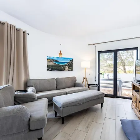 Coolhouses Algarve, Luz, 3 Bed Villa, 1 Bed Studio, Heated Pool & Jacuzzi, Sea Views, Casa Pequena Hébergement de vacances