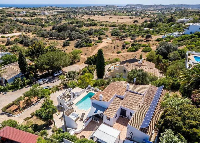 Coolhouses Algarve, Luz, 3 Bed Villa, 1 Bed Studio, Heated Pool & Jacuzzi, Sea Views, Casa Pequena Σπίτι διακοπών Luz