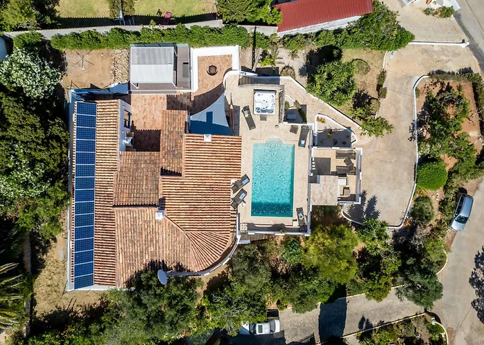 Coolhouses Algarve, Luz, 3 Bed Villa, 1 Bed Studio, Heated Pool & Jacuzzi, Sea Views, Casa Pequena * Luz