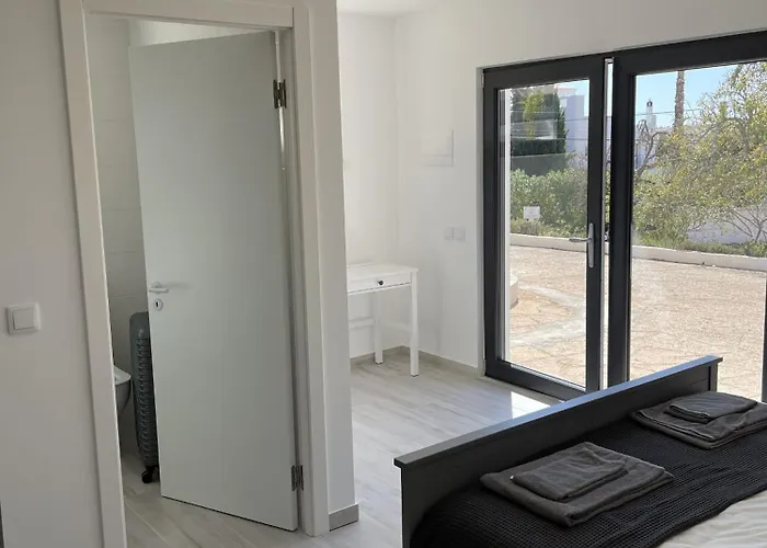 Coolhouses Algarve, Luz, 3 Bed Villa, 1 Bed Studio, Heated Pool & Jacuzzi, Sea Views, Casa Pequena