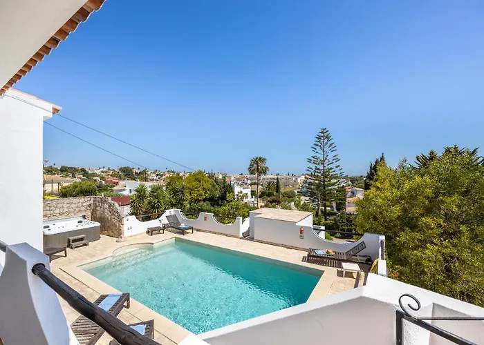 Сasa de vacaciones Coolhouses Algarve, Luz, 3 Bed Villa, 1 Bed Studio, Heated Pool & Jacuzzi, Sea Views, Casa Pequena