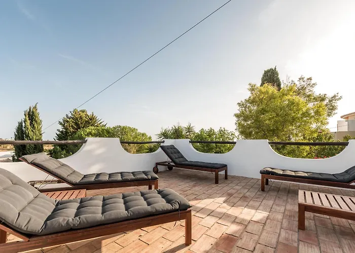 Coolhouses Algarve, Luz, 3 Bed Villa, 1 Bed Studio, Heated Pool & Jacuzzi, Sea Views, Casa Pequena Σπίτι διακοπών *
