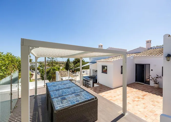 Coolhouses Algarve, Luz, 3 Bed Villa, 1 Bed Studio, Heated Pool & Jacuzzi, Sea Views, Casa Pequena * Luz