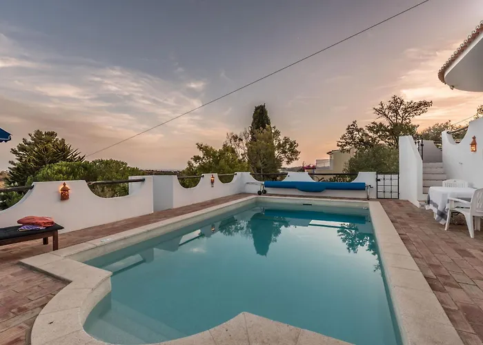 Coolhouses Algarve, Luz, 3 Bed Villa, 1 Bed Studio, Heated Pool & Jacuzzi, Sea Views, Casa Pequena Σπίτι διακοπών