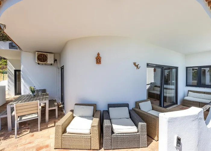 Coolhouses Algarve, Luz, 3 Bed Villa, 1 Bed Studio, Heated Pool & Jacuzzi, Sea Views, Casa Pequena *