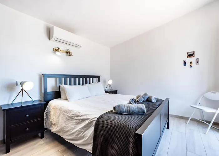 Σπίτι διακοπών Coolhouses Algarve, Luz, 3 Bed Villa, 1 Bed Studio, Heated Pool & Jacuzzi, Sea Views, Casa Pequena