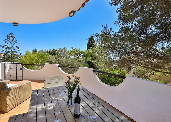 Coolhouses Algarve, Luz, 3 Bed Villa, 1 Bed Studio, Heated Pool & Jacuzzi, Sea Views, Casa Pequena Сasa de vacaciones *