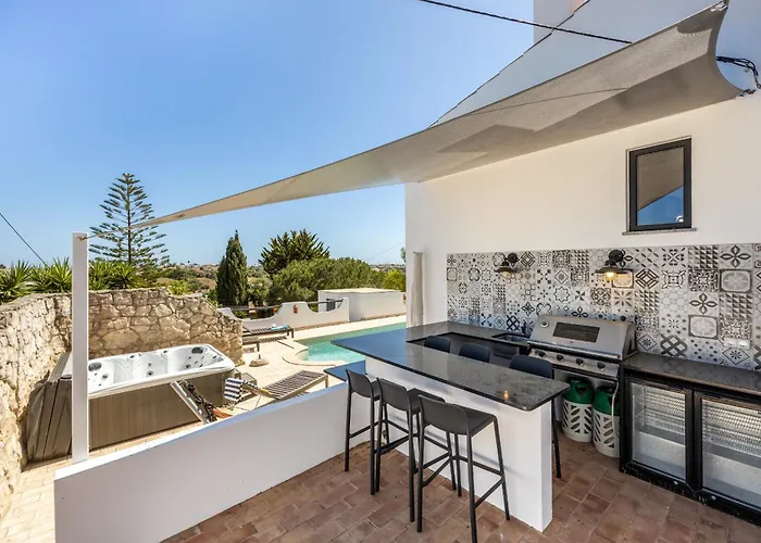 Coolhouses Algarve, Luz, 3 Bed Villa, 1 Bed Studio, Heated Pool & Jacuzzi, Sea Views, Casa Pequena Σπίτι διακοπών Luz