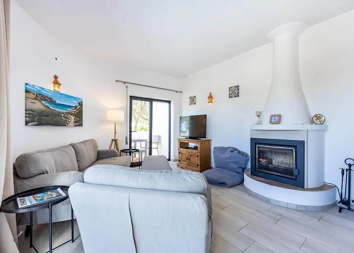 Сasa de vacaciones Coolhouses Algarve, Luz, 3 Bed Villa, 1 Bed Studio, Heated Pool & Jacuzzi, Sea Views, Casa Pequena