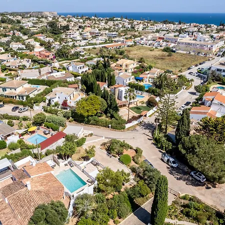 Coolhouses Algarve, Luz, 3 Bed Villa, 1 Bed Studio, Heated Pool & Jacuzzi, Sea Views, Casa Pequena Feriehus *
