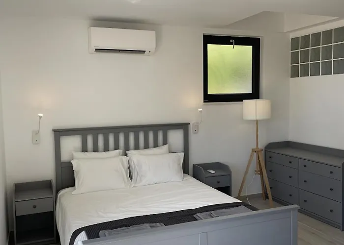 Hébergement de vacances Coolhouses Algarve, Luz, 3 Bed Villa, 1 Bed Studio, Heated Pool & Jacuzzi, Sea Views, Casa Pequena Luz