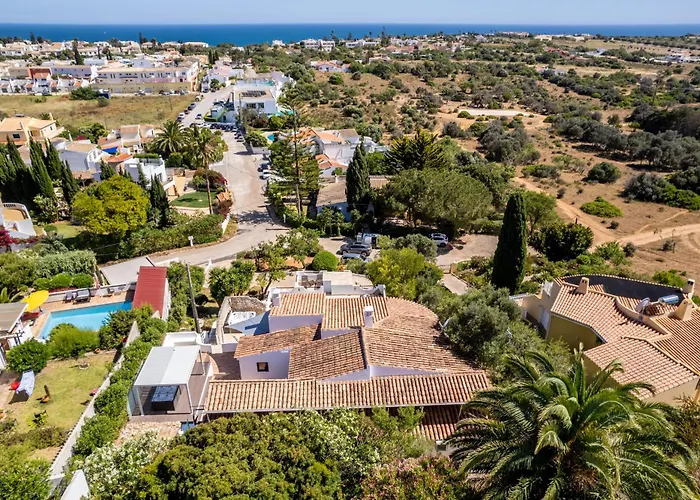 Coolhouses Algarve, Luz, 3 Bed Villa, 1 Bed Studio, Heated Pool & Jacuzzi, Sea Views, Casa Pequena Luz