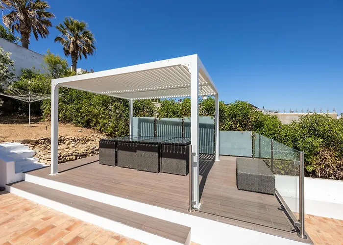 Hébergement de vacances Coolhouses Algarve, Luz, 3 Bed Villa, 1 Bed Studio, Heated Pool & Jacuzzi, Sea Views, Casa Pequena