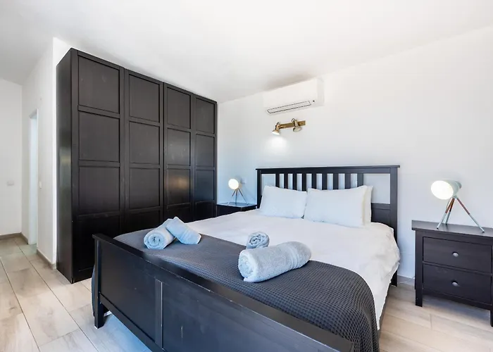 Coolhouses Algarve, Luz, 3 Bed Villa, 1 Bed Studio, Heated Pool & Jacuzzi, Sea Views, Casa Pequena Hébergement de vacances Luz
