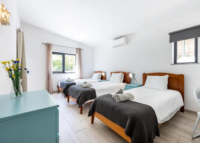 Coolhouses Algarve, Luz, 3 Bed Villa, 1 Bed Studio, Heated Pool & Jacuzzi, Sea Views, Casa Pequena *