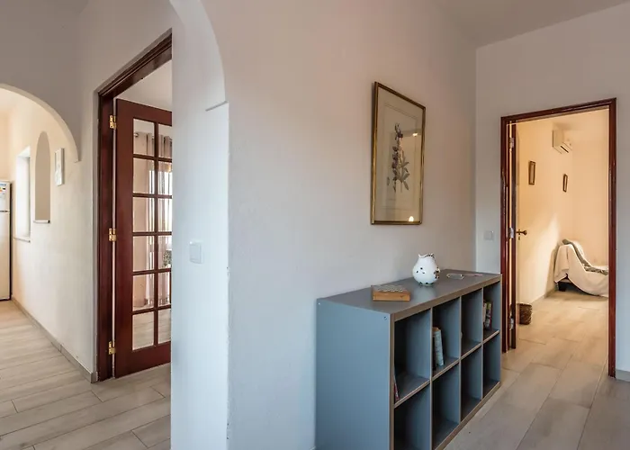 Coolhouses Algarve, Luz, 3 Bed Villa, 1 Bed Studio, Heated Pool & Jacuzzi, Sea Views, Casa Pequena * Luz