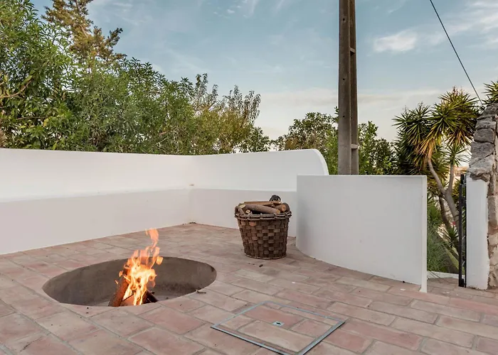Coolhouses Algarve, Luz, 3 Bed Villa, 1 Bed Studio, Heated Pool & Jacuzzi, Sea Views, Casa Pequena Hébergement de vacances