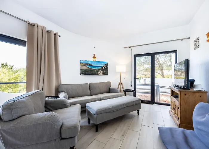 Coolhouses Algarve, Luz, 3 Bed Villa, 1 Bed Studio, Heated Pool & Jacuzzi, Sea Views, Casa Pequena Hébergement de vacances